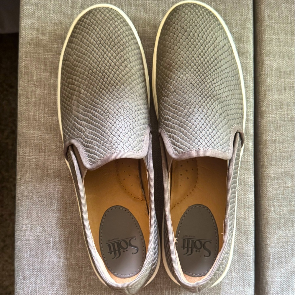 Women’s Slip on Sneakers